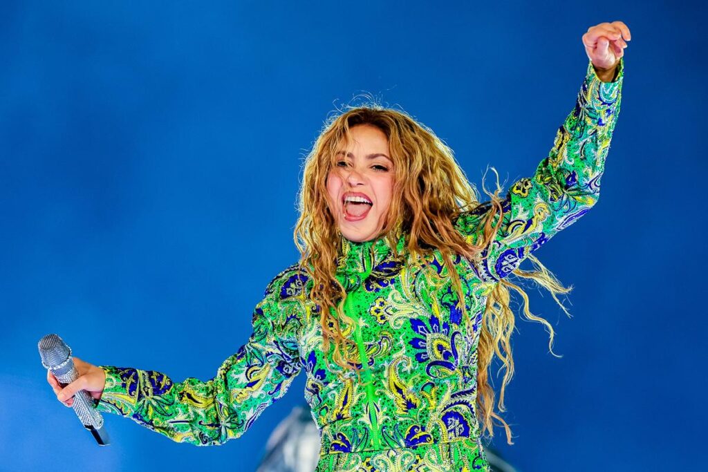 Shakira reúne 2 milhões de pessoas em Copacabana, diz prefeitura
