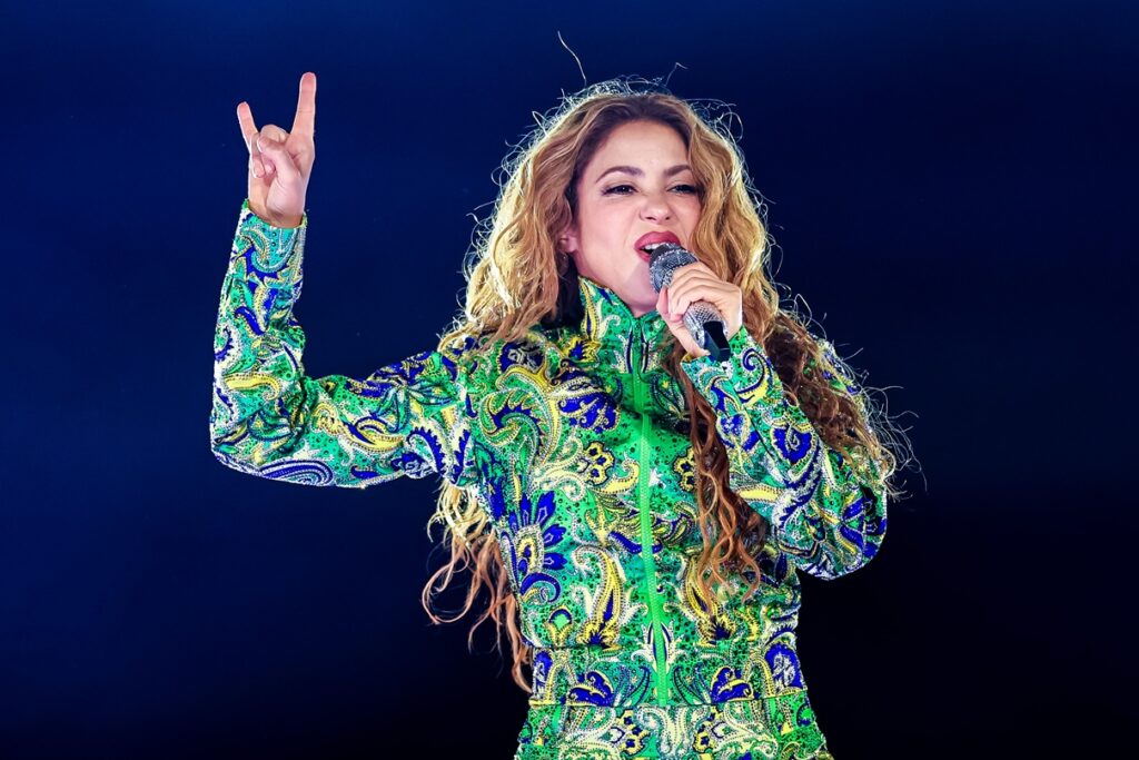 Shakira se declara aos fãs brasileiros em português: "Me apaixonei"