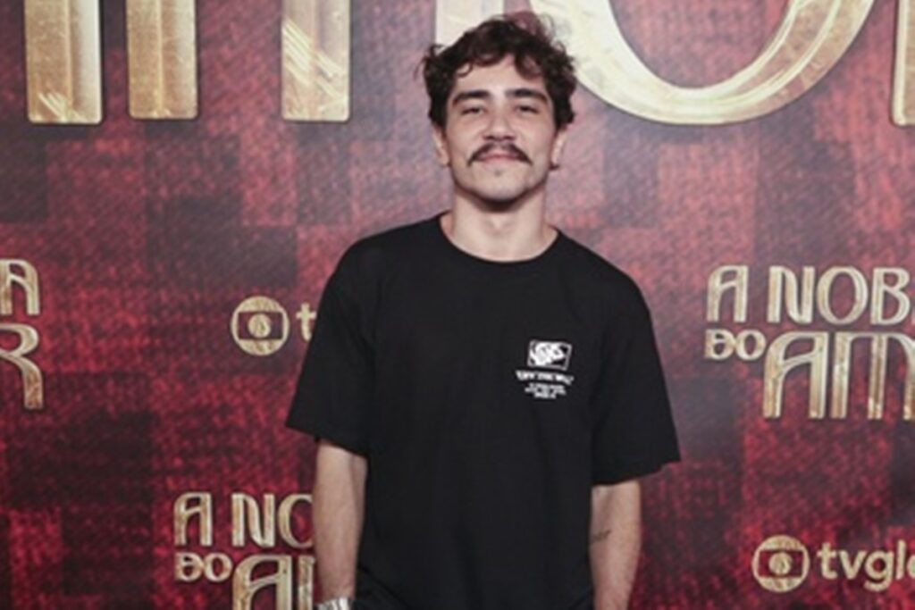 Ator de Avenida Brasil virou pai solo após perder esposa para doença rara