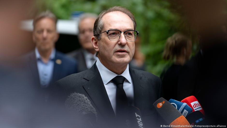 Alemanha se tornou "alvo diário de guerra híbrida", alerta ministro