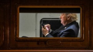 Trump Acusado de Venda de Acesso Antecipado em Truth Social